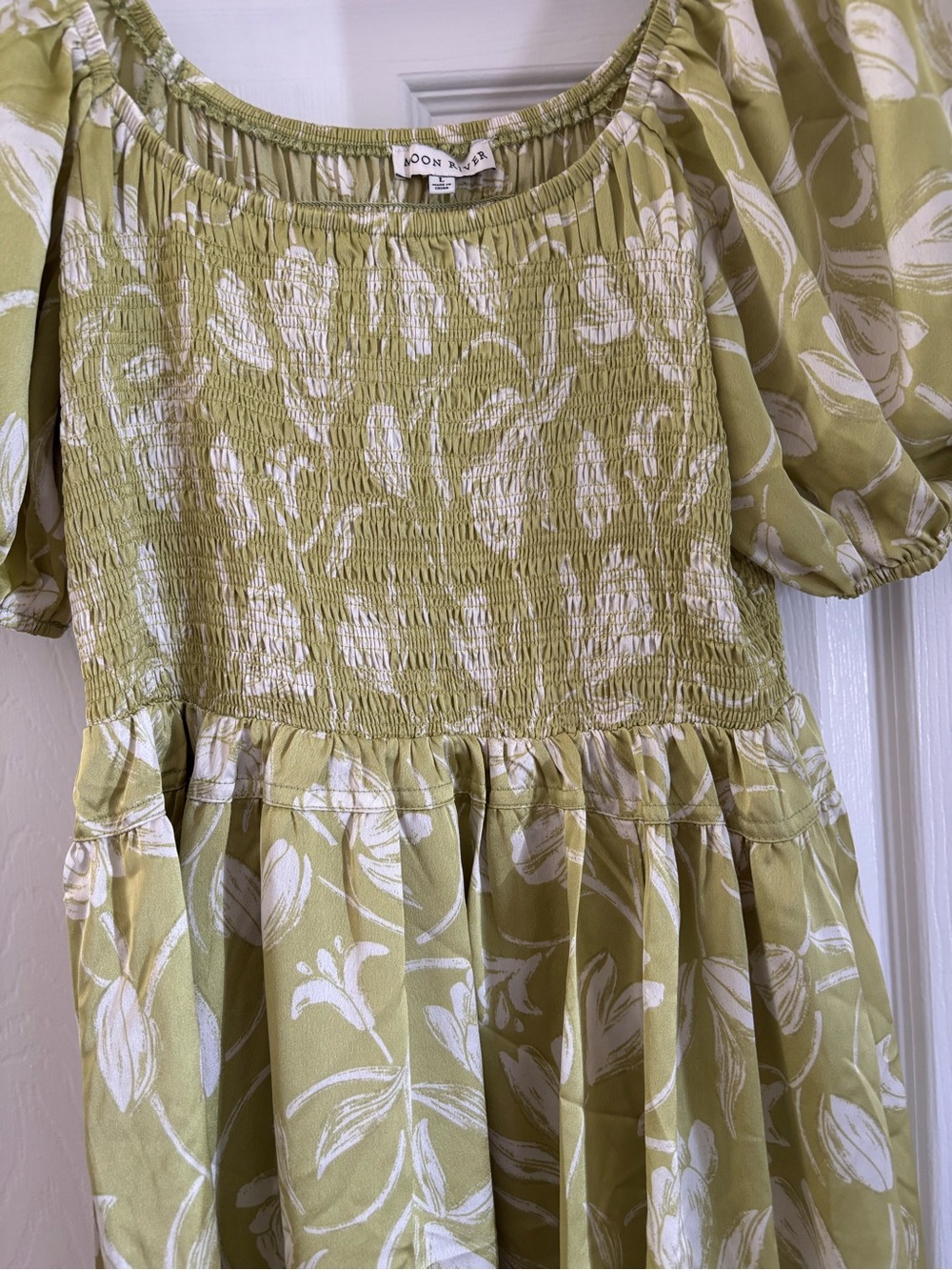 Moon River Olive Green Floral Puff Sleeve Midi Dress - Picture 5 of 9